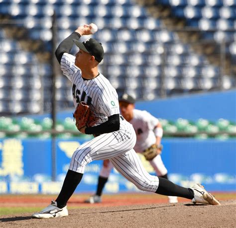 亜大ドラフト候補・草加勝3勝目挙げガッツポーズ 先週敗戦で「今日は絶対に抑える」日大に先勝 アマ野球写真ニュース 日刊スポーツ