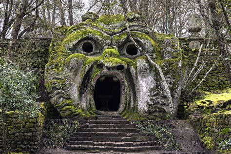 Sono molti gli elementi che concorrono a ritenere il parco dei mostri di bomarzo come un eminente esempio di itinerario iniziatico e non come una. Il Parco dei Mostri di Bomarzo è il luogo più magico e ...