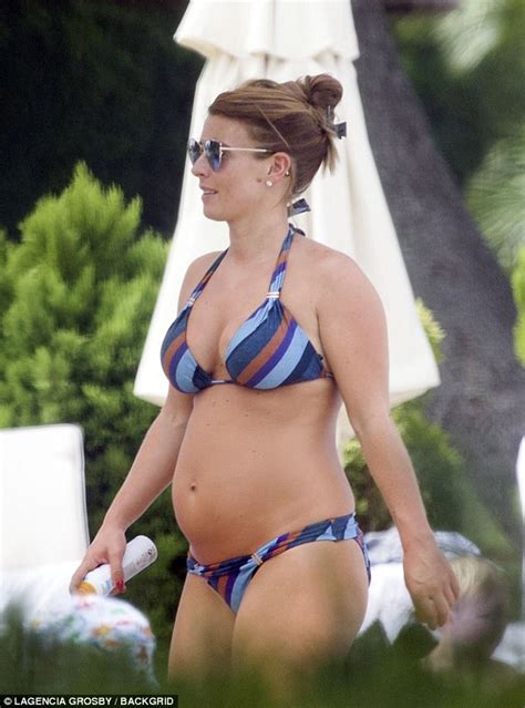 Pregnant Coleen Rooney Flaunts Baby Bump In Mallorca Daily Mail Online