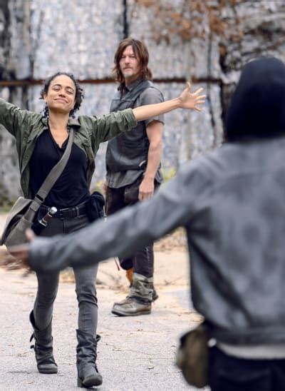 The Walking Dead Season 9 Episode 15 Review The Calm Before Tv Fanatic