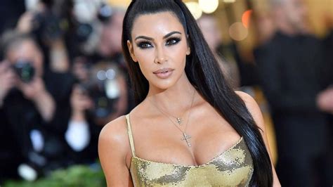 Odottaa odottava seuraamispyyntö käyttäjältä @kimkardashian. Kim Kardashian West Shares Bitcoin Usage With 114 Million ...