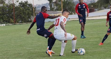Selecciona un equipo capital brasilia ceilândia formosa gama luziânia real futebol clube samambaia santa maria sobradinho. Brasiliense vence Anápolis em amistoso pré-Copa Verde ...