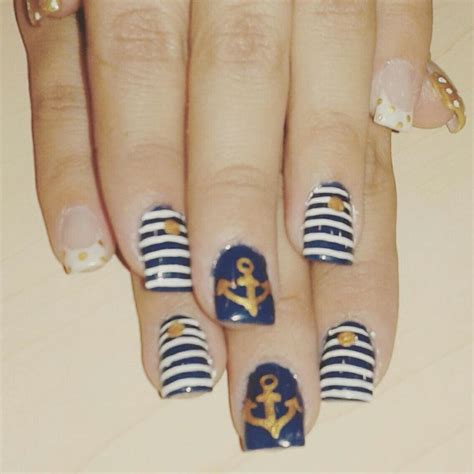 En los meses de calor el tema marinero o náutico es uno de los más populares en diseños para uñas. Marineras - Uñas - #Marineras #uñas en 2020 | Uñas navidad, Uñas, Marinero