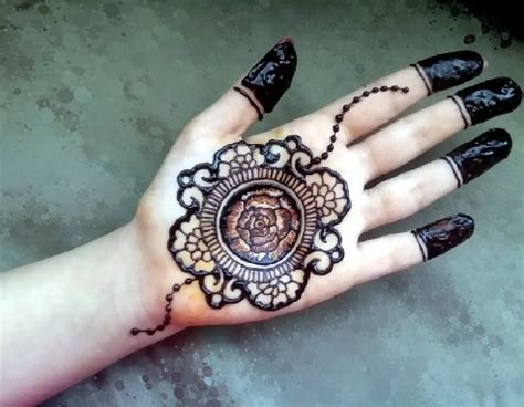 41 mehndi designs for eid to try this year | easy henna tattoos for girls. Gol Tikki Mehndi Designs For Back Hand Images - Gol Tikki ...