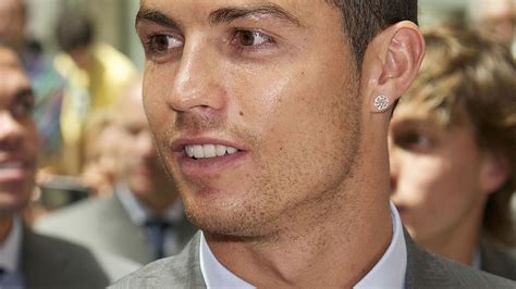 Two people who have brought joy to millions of people around the world. Votet mit! Cristiano Ronaldo - HOT or NOT? | Promiflash.de