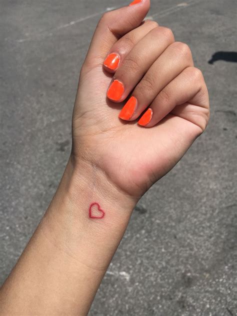 Mini Red Heart Tattoo Gabriella Toruno Mini Tatouages Tatouage