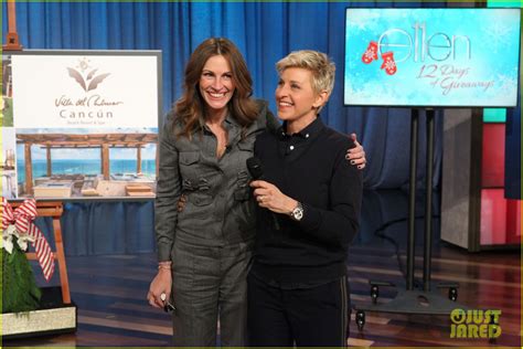 Julia Roberts Co Hosts Ellen Makes Crafts With Martha Stewart