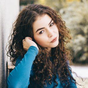 In my ~youth~, i tried to figure out how to perfectly preserve my curly hair overnight, and after discovering the only true answer was to sleep standing up, suspended in the air, i gave up and. How to Keep Your Hair Curly Overnight