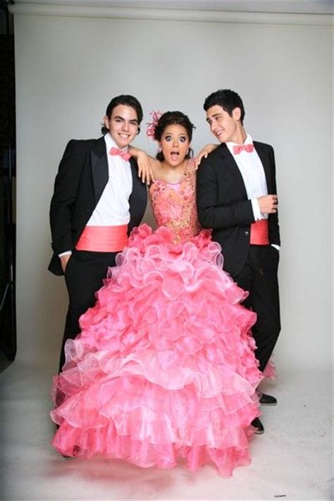 Maybe you would like to learn more about one of these? Alejandro Speitzer, Samadhi y Adriano Zendejas en shooting ...