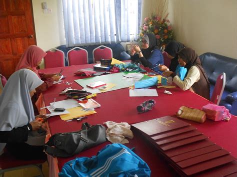 Untuk membina insan guru yang mempunyai ketahanan fizikal dan mental serta cemerlang dalam semua aspek, seseorang guru itu perlulah menjalani institut pendidikan guru kampus darulaman. Blog Rasmi Jawatankuasa Perwakilan Pelajar Institut ...