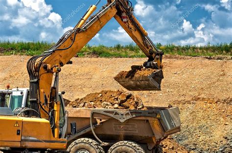 Professional Construction Worker With Excavator Loading Rocks — Stock