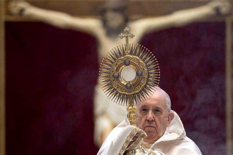 Pope Francis The Eucharist Gives Us Christs Healing Love Cbcpnews
