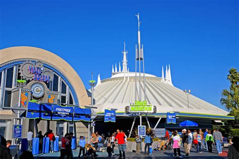 Take A Ride On Space Mountain With The Lights Turned On Oddee