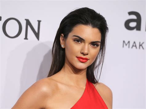 Kendall height is 1.78 m, or in feet and inches 5 feet 10 inches. Kendall Jenner Age, Birthday, Height, Net Worth, Family ...