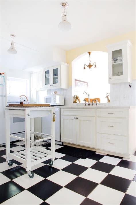 Work It Classic Black And White Checkered Kitchen Floors Looking Fantastic Apartment Therapy