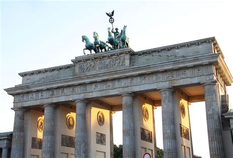 Das Brandenburger Tor Am Pariser Platz In Berlin Mitte