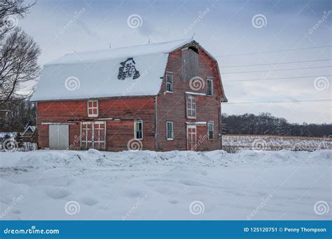 Old Red Barn In Winter Stock Image Image Of Country 125120751
