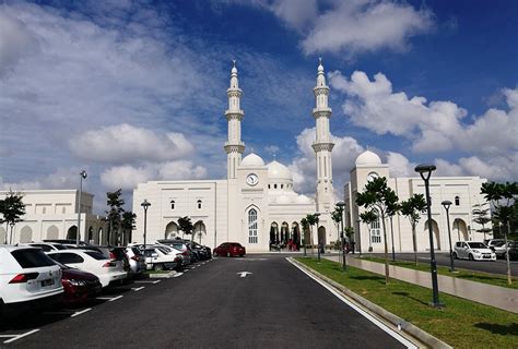 It has a total population of 1,004,807 according to 2007 estimate. Jalan-Jalan: Masjid Sri Sendayan, Negeri Sembilan