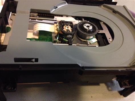 How Do I Take Off The Gray Part Of The Disc Tray Rxbox360