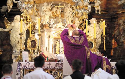 Przypomnijmy, czym była liturgia przedsoborowa, zwana też trydencką lub św. Tygodnik Katolicki Niedziela - Msza św. trydencka w ...