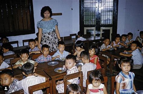Viral Foto Jadul Anak Sekolah Di Jawa 1960 Netizen Salfok Yang Sebelah