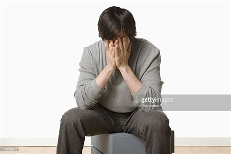 Studio Portrait Of Young Man Crying Foto De Stock Getty Images