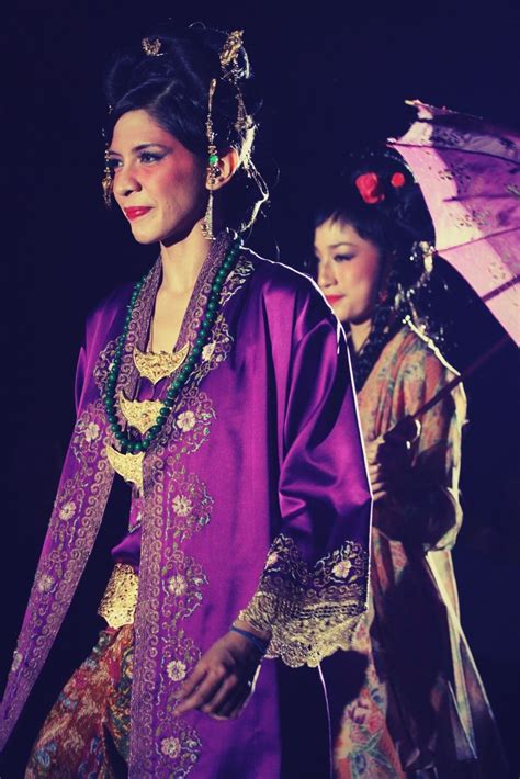 Akupun mulai membuka ikat pinggang yang digunakan andre, dia membantu menurunkan jeansnya sebatas lutut. Peranakan by Ghea | Kebaya, Kain, Baju kurung