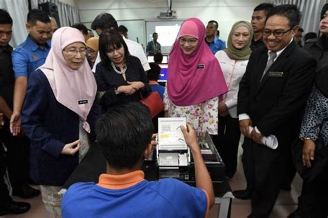 Hubungan pemerintah pusat dan daerah. Kerajaan dalam proses nilai undang-undang cubaan bunuh ...