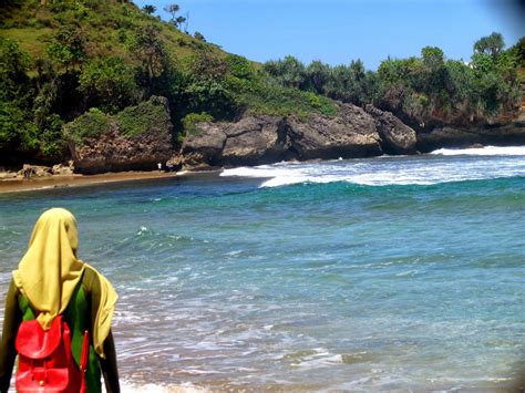 Walaupun memang benar adanya, ayunan kini sudah tidak lagi diharuskan untuk anak kecil saja. Objek Wisata yang Ada Di Pantai Nganteb - MANISA TRAVEL ...