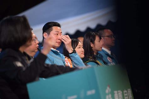 He is one of the founding leaders of the new power party (npp). 林昶佐選前之夜淚崩：史明歐吉桑仍跟我們在一起 | 政治 | 新頭殼 Newtalk