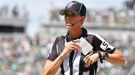 Washington vs. Browns to make history with female official, coaches on 