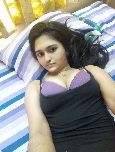 Hot Desi College Girl Nude On Bed Selfie Pakistani Sex