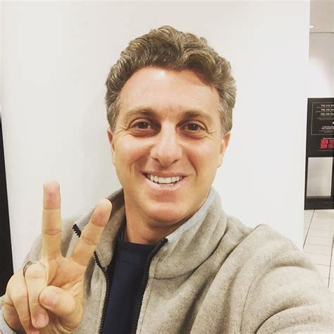 É muito importante ver um personagem com esse alcance debatendo pautas. Luciano Huck começa a entrar no radar dos eleitores ...