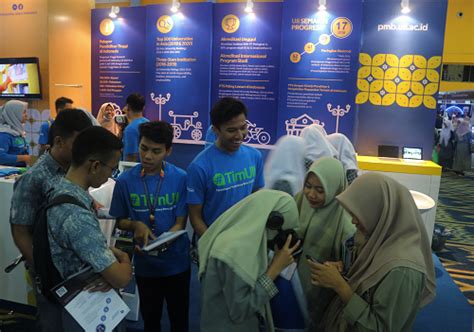 uii gunakan teknologi virtual reality di pameran pendidikan jogpaper media universitas