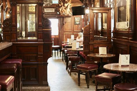 Inside View Of The Stags Head Pub Dublinweb Size Go Slow Travel
