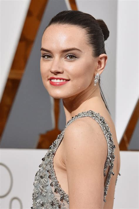 Daisy jazz isobel ridley (born 10 april 1992) is an english actress who rose to international prominence through playing the role of rey in the star wars sequel trilogy: Daisy Ridley Profile Dp Pics - Whatsapp Images