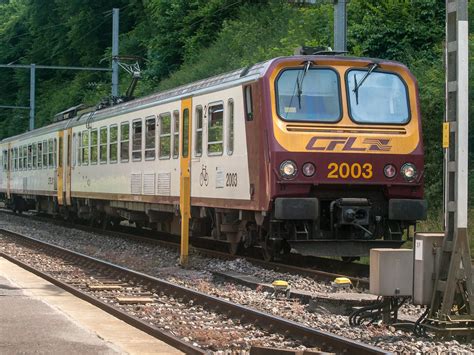 Het voordeel van een dubbeldekstrein is dat meer reizigers kunnen worden vervoerd, zonder dat daar extra perronlengte voor nodig is (of extra spoorcapaciteit, bijvoorbeeld langere passeersporen). CFL 2003 - BR 2000 Alstom - Bahnhof Kautenbach | Frans ...