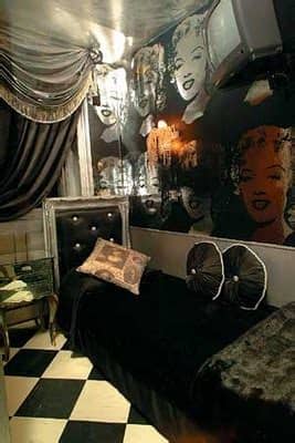 Lip shaped led signs neon lights for wall decor,usb or battery operated neon light sign, led signs for bedroom, decorative light up sign for christmas,home party, kids,girls living room (gules/red). Marilyn Monroe Theme Bedroom | HomeDesignPictures