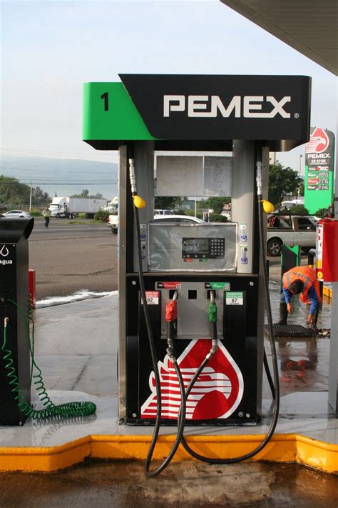 Puebla, mexico — ez street cold asphalt. Dispensario con la Nueva imagen PEMEX Nivel 2 #Gasolineras ...