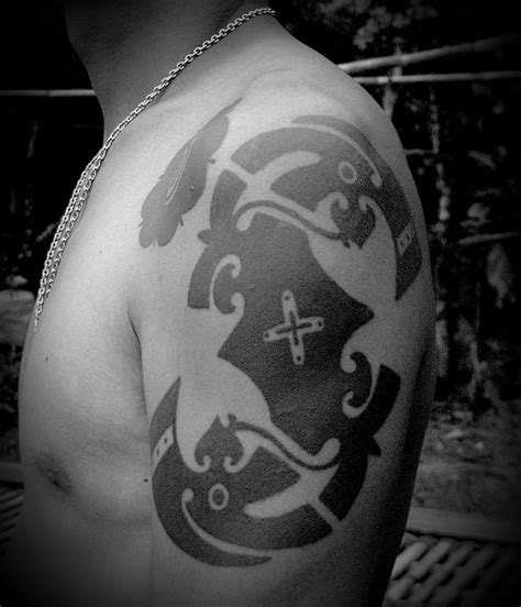 «gambar bunga terong dengan cara tattoo manual tanpa mesin. Paling Keren 26+ Tato Tribal Suku Dayak - Gambar Tato Keren