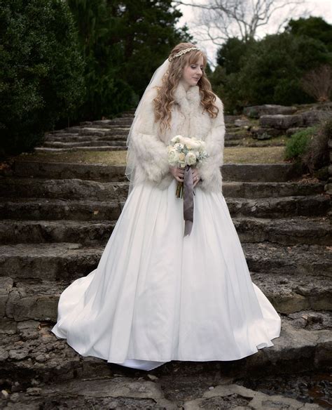 Https://tommynaija.com/wedding/fur Coat Wedding Dress