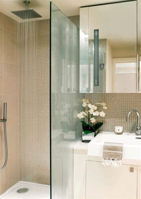 The shower pan is actually a tiny square tub. Ideas for En-suite bathrooms - The English Home