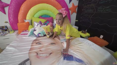 Jojo Siwa Shows Off Candy Themed Bedroom On Tiktok