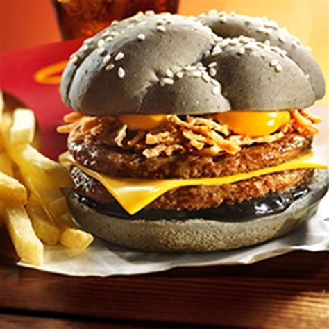 McDonald S Matches Burger King S Black Burger Burger King Pan De