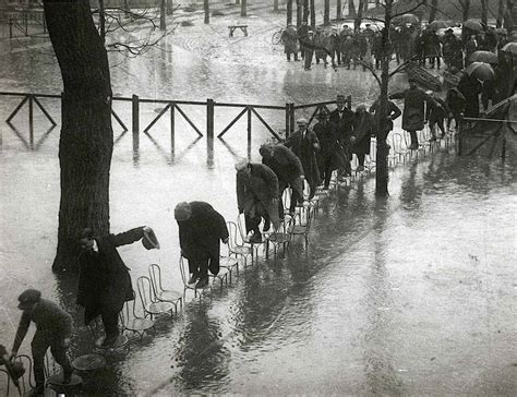 En 1910 paris a connu sa plus importante inondation du xxème siècle. Inondation Paris en 1910 | Top 15 photos de l'inondation ...