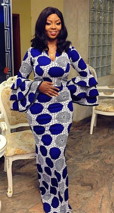 Épinglé Par Fashion Trends By Merry Loum Sur Mode Africaine Mode Africaine Robe Longue Robes