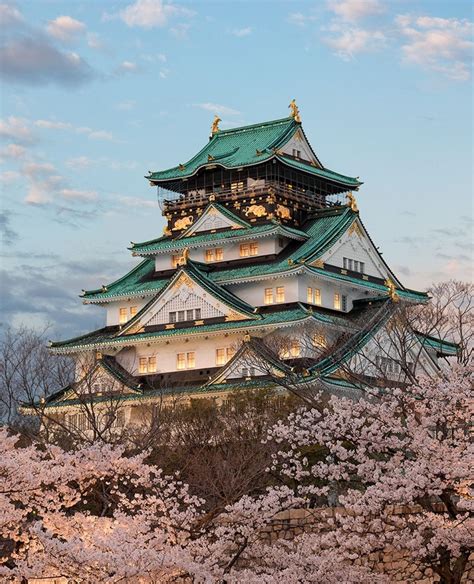 Osaka castle, a staple tourist attraction in the japanese city, attracts more than 2.5 million visitors every year. Osaka Castle by Elia Locardi (Japan) | 風景