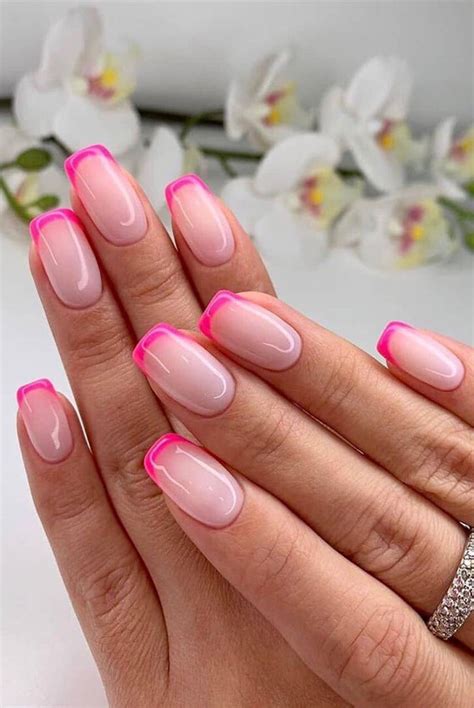 These summer nails are so easy to diy at home. Gorgeous summer nail colors & designs to try this summer