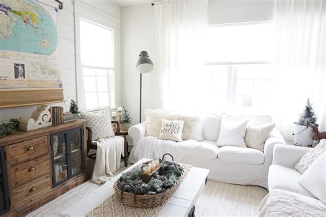 Small & cozy room decorating. Cozy Cottage Winter Living Room