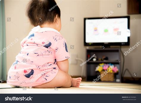 Baby Watching Tv Stock Photo 661934581 Shutterstock